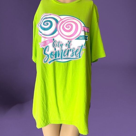 Bright green t shirt  City of Summer Set T Shirt Fun to wear Size L Like New - Picture 1 of 4